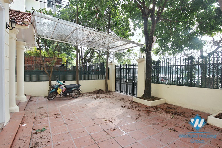 A beautiful house with lake view for rent in Tay Ho, Ha Noi